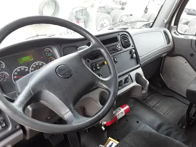 2018 FREIGHTLINER M2 106