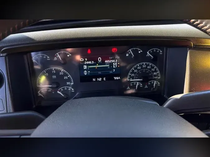 2023 VOLVO VNL760