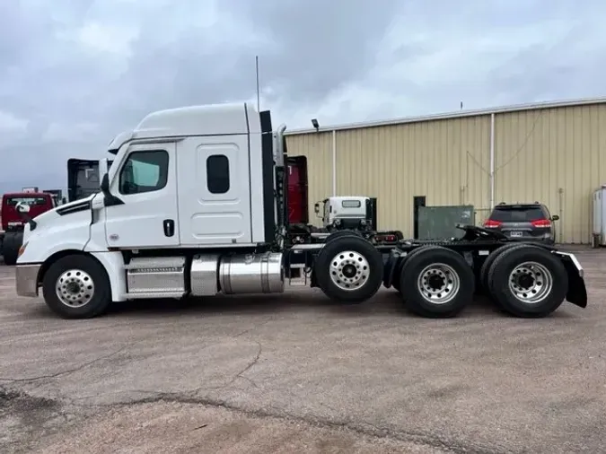 2025 Freightliner New Cascadia