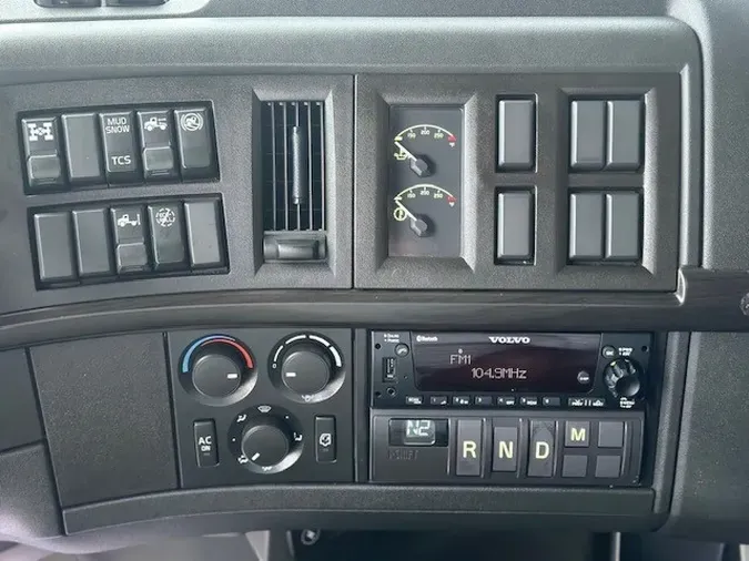 2022 VOLVO VNL64T860