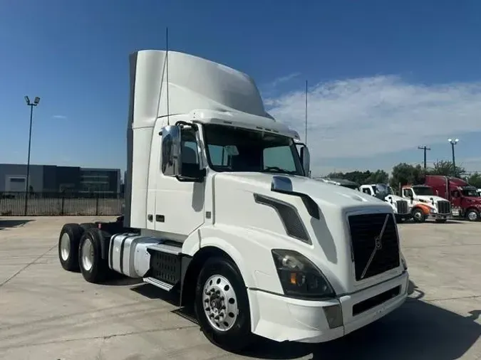 2017 Volvo VNL300