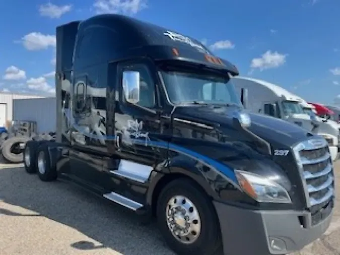 2021 FREIGHTLINER Cascadia 126