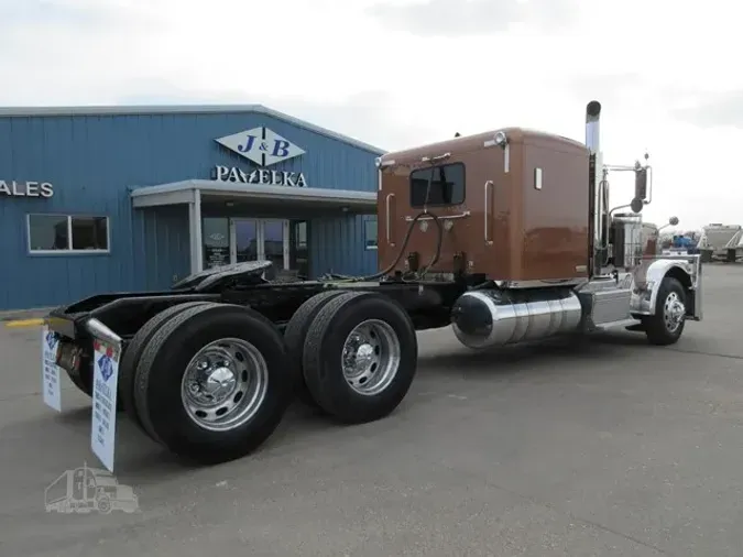 2015 PETERBILT 389