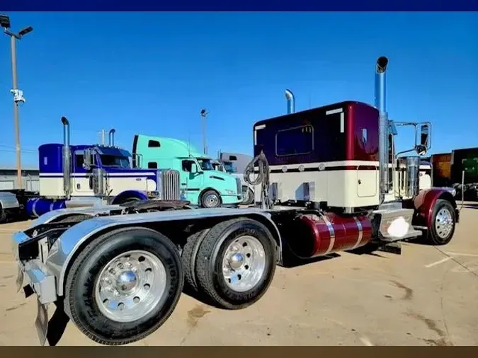 2023 Peterbilt 389