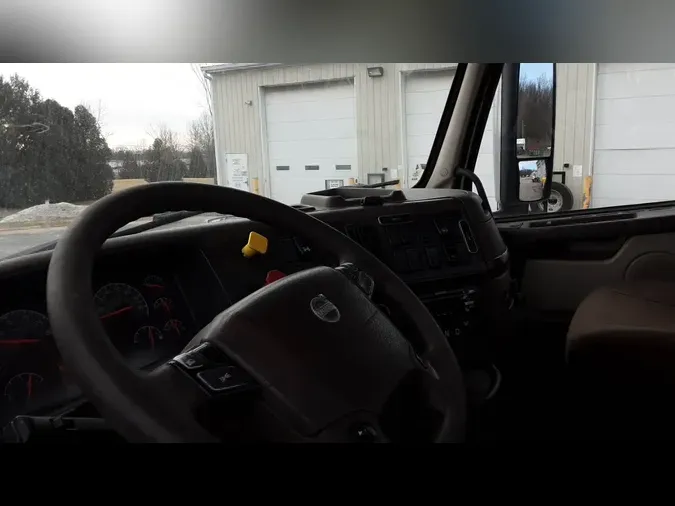 2018 Volvo VNL300