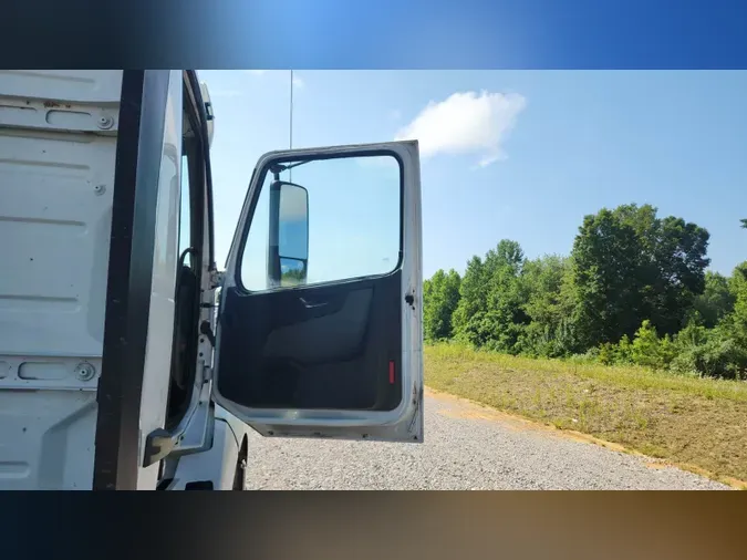 2018 Volvo VNL300