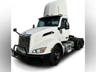 2023 Peterbilt 579