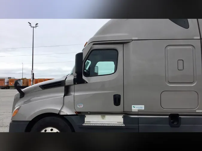 2022 Freightliner Cascadia 126