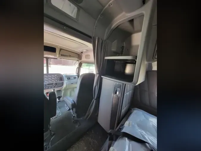 2022 Peterbilt 389