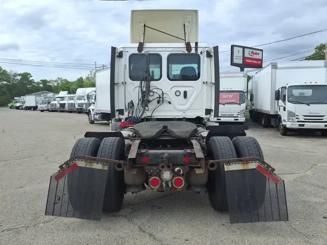 2019 FREIGHTLINER NEW CASCADIA 116