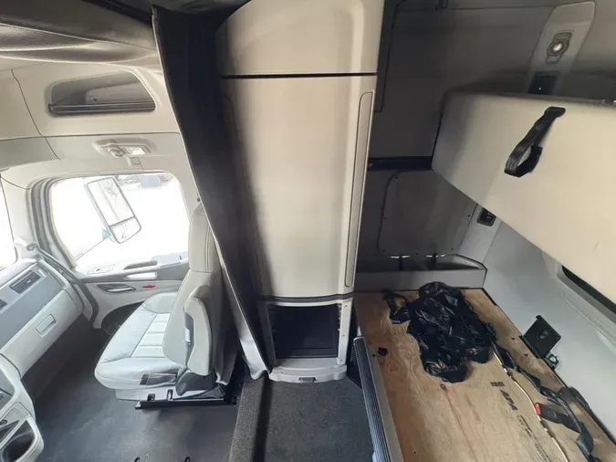 2023 Peterbilt 579