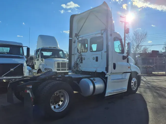 2017 FREIGHTLINER/MERCEDES CASCADIA 125