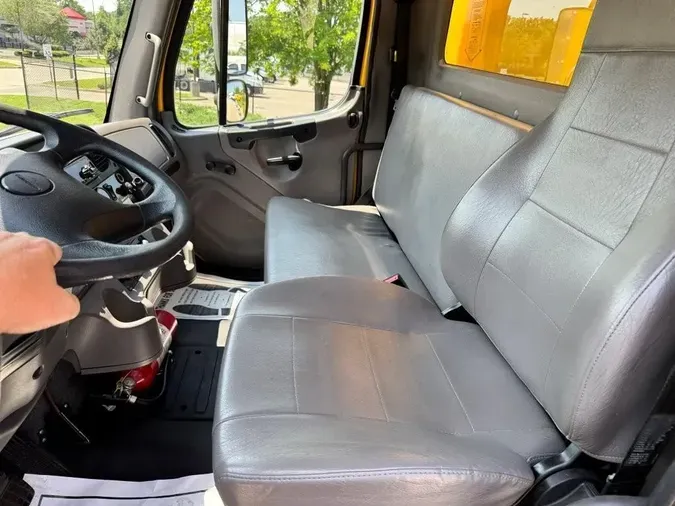 2019 Freightliner Business Class M2 106