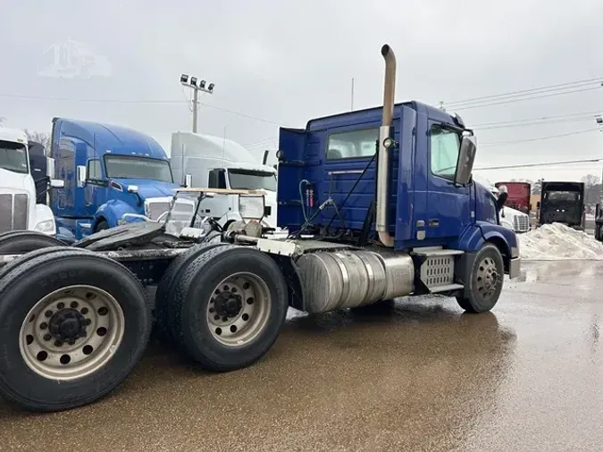 2016 VOLVO VNL64T300