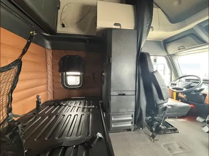 2023 Freightliner Cascadia 126