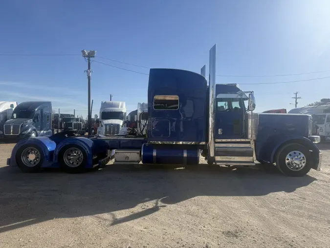 2022 Peterbilt 389