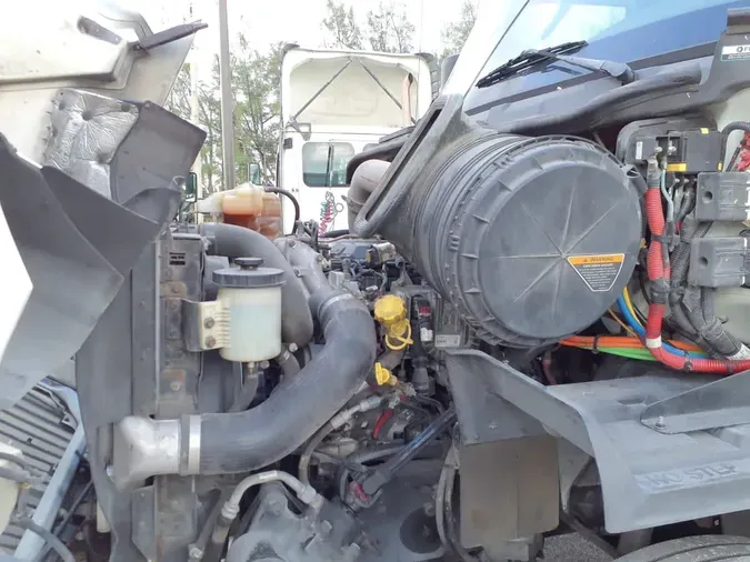 2019 NAVISTAR INTERNATIONAL RH613 DAYCAB S/A
