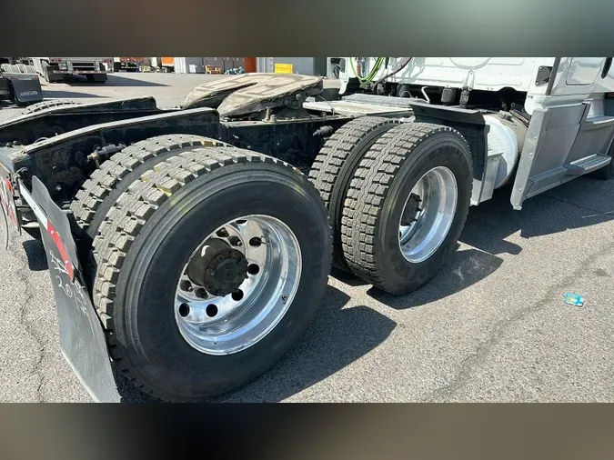 2020 Freightliner Cascadia 126