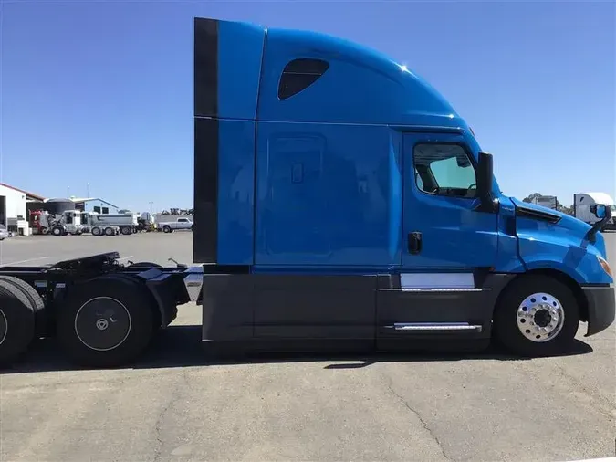 2021 FREIGHTLINER CA126