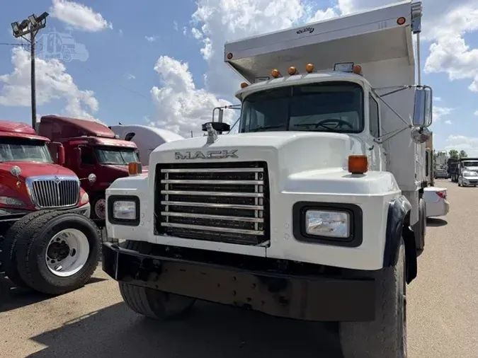 1997 MACK RD688S