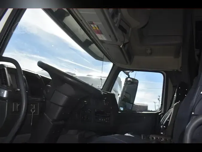 2019 VOLVO VNL64T760