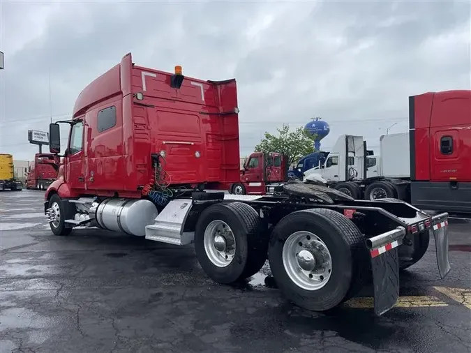 2021 VOLVO VNL740