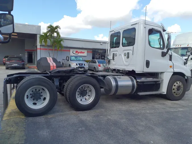 2017 FREIGHTLINER/MERCEDES CASCADIA 125