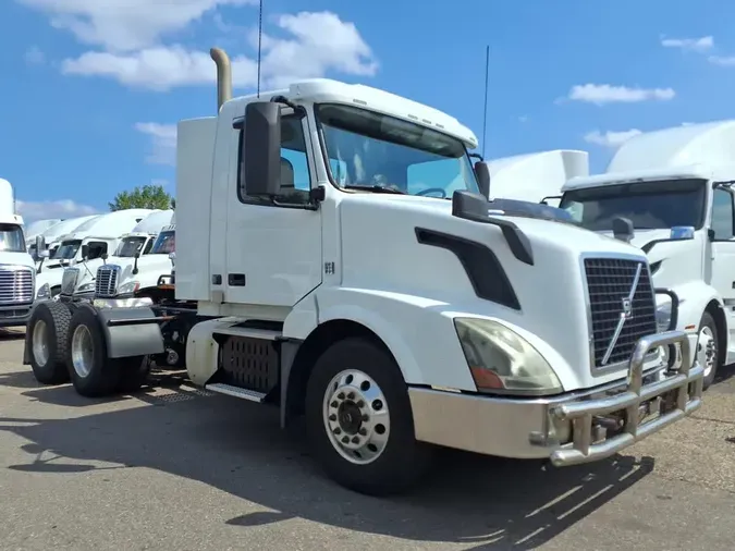 2017 VOLVO VNL64TRACTOR