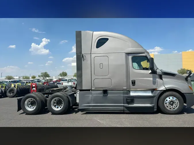 2021 Freightliner Cascadia 126