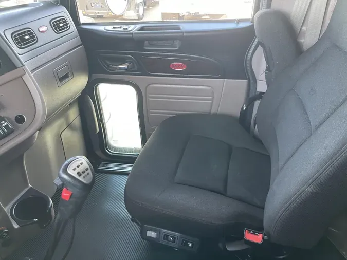 2023 Peterbilt 389