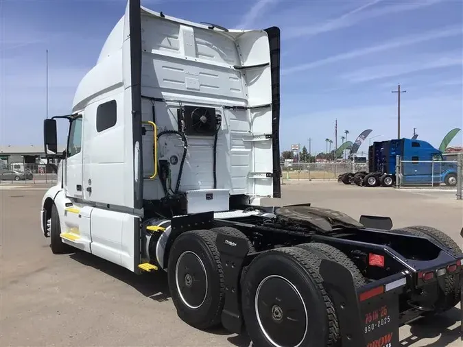 2021 VOLVO VNL740