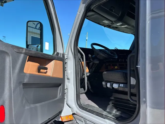 2023 Freightliner Cascadia 116