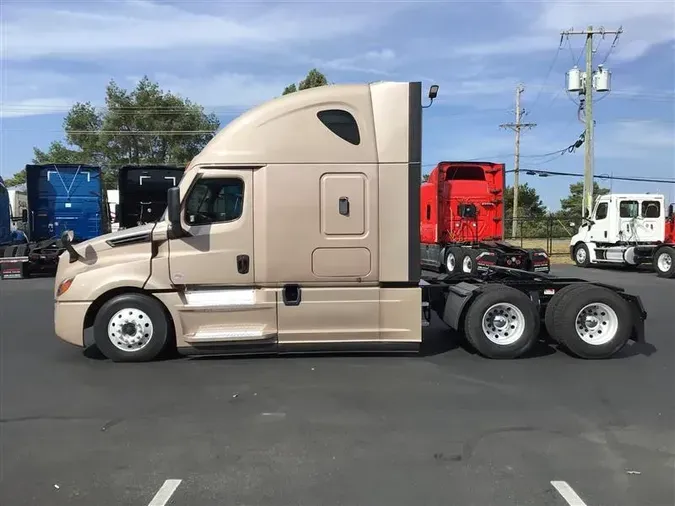 2021 FREIGHTLINER CA126