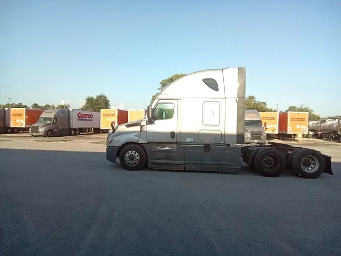 2023 Freightliner Cascadia 126