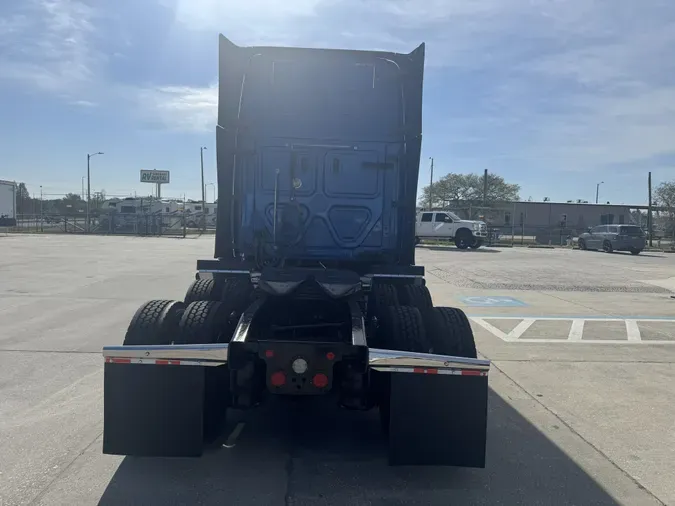 2019 Freightliner Cascadia 126