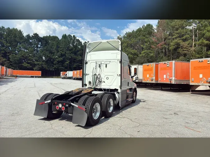 2021 Freightliner Cascadia 1264ad23969d85a28e23c3b77c1ad3a40f4