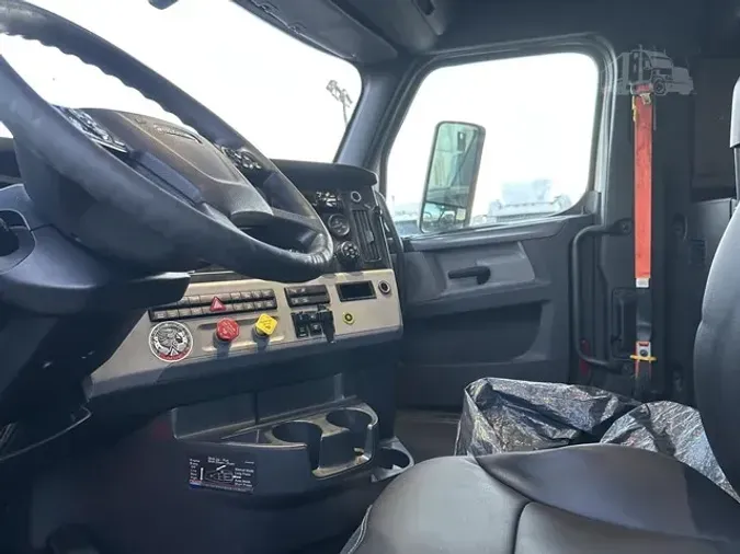 2019 FREIGHTLINER CASCADIA 126