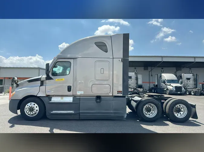 2021 Freightliner Cascadia 126