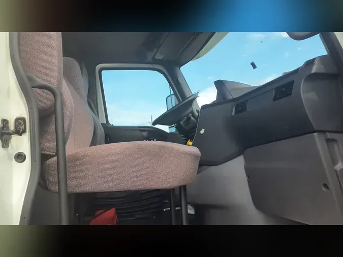2020 NAVISTAR INTERNATIONAL LT625 DAYCAB T/A