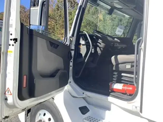 2023 Volvo VNL760