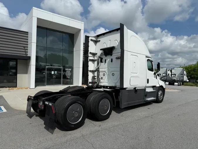 2020 Freightliner Cascadia 126