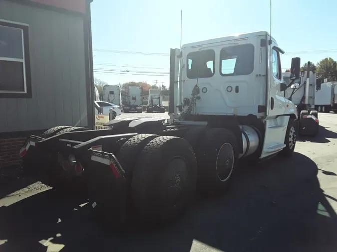 2018 FREIGHTLINER/MERCEDES CASCADIA 125