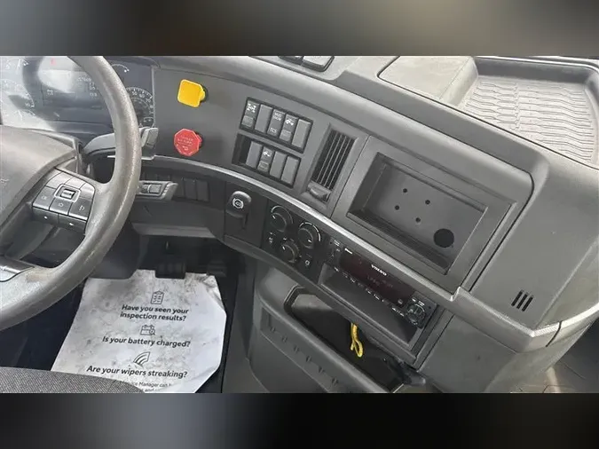 2020 VOLVO VNL300