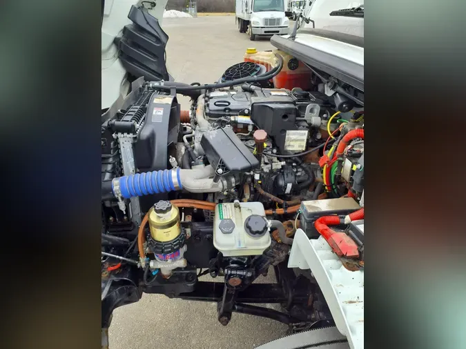 2019 FREIGHTLINER/MERCEDES M2 106