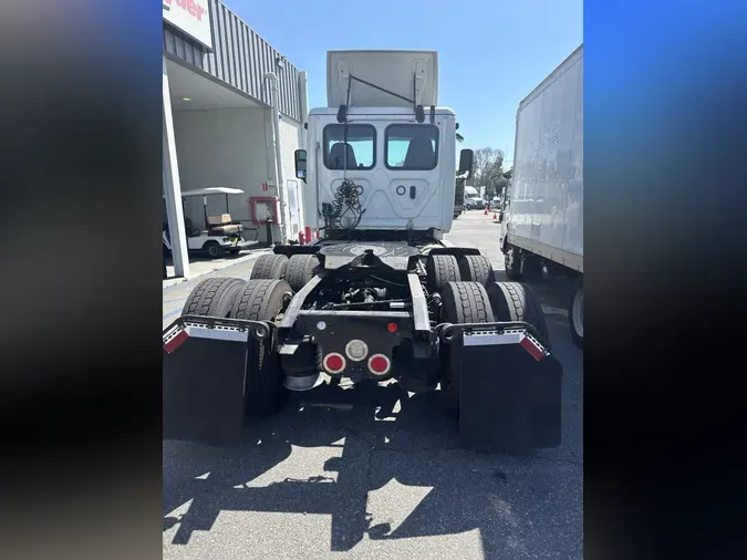 2018 FREIGHTLINER/MERCEDES CASCADIA 125