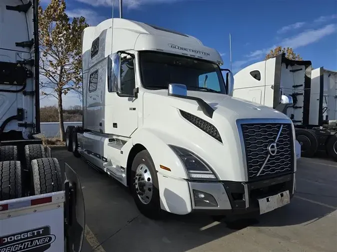 2020 VOLVO VNL860