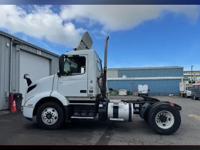 2019 VOLVO VNR42T 300