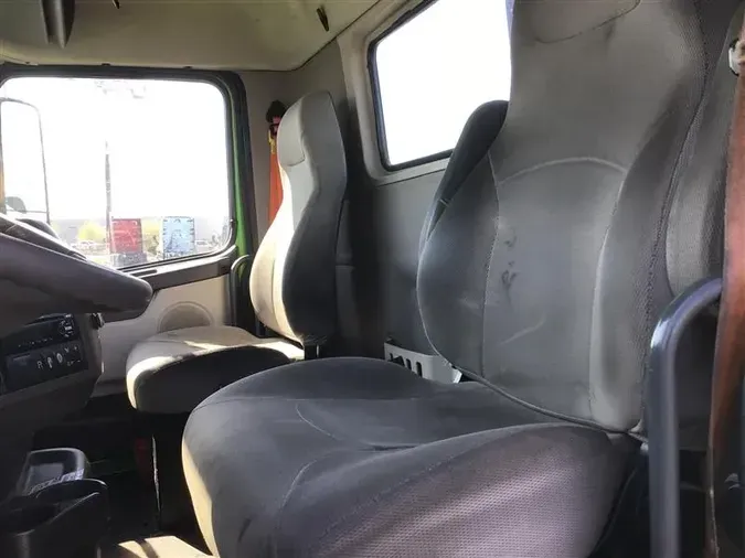 2017 VOLVO VNL300