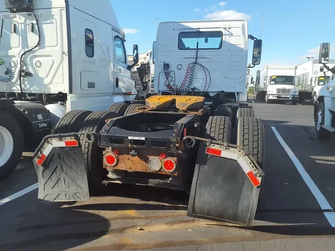 2019 VOLVO VNL64T-300