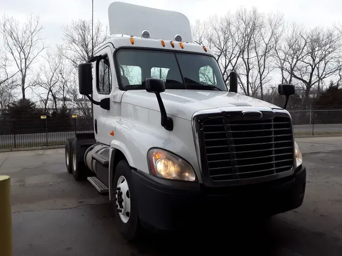 2013 FREIGHTLINER/MERCEDES CASCADIA 125